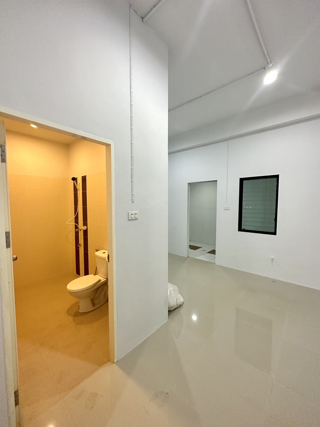 1.99 ลบ บ้านทาวน์เฮาส์ 2 ชั้น 2 ห้องนอน 2 ห้องน้ำ รีโนเวท บ้านพรุ - Image 10